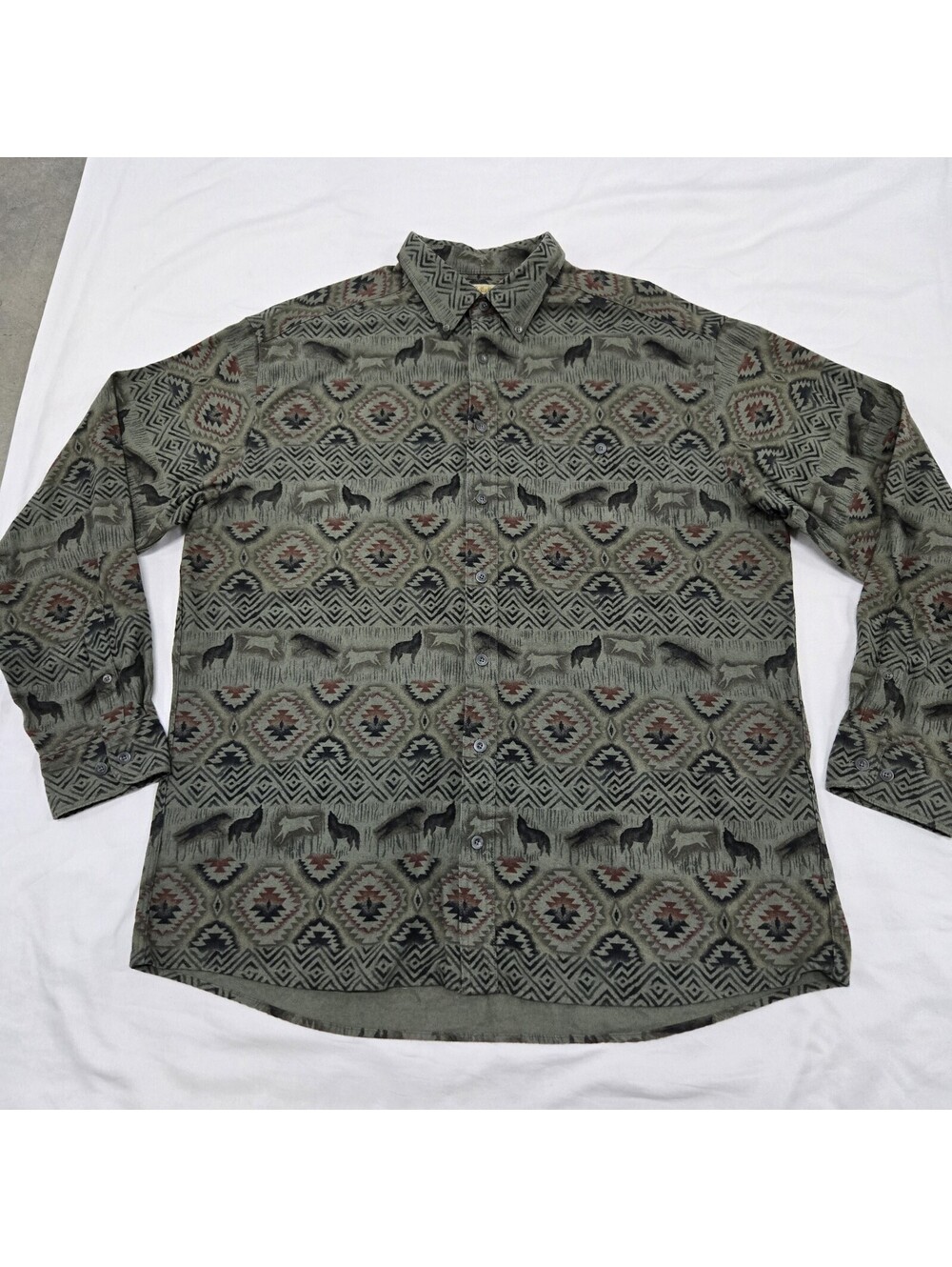 EUC Size XLT Cabelas Deerskin Soft Chamois Flannel Shirt Southwestern Wolf Aztec